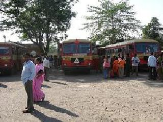 Drought ST stand disturbance | भोर एसटी स्टँडची दुरवस्था