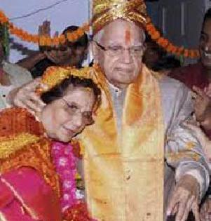 N. D. Tiwari married again | एन. डी. तिवारी पुन्हा विवाहबद्ध N. D. Tiwari married again | एन. डी. तिवारी पुन्हा विवाहबद्ध