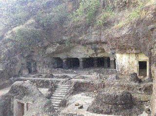 Historical Dharashiv caves threaten existence | ऐतिहासिक धाराशिव लेण्यांचे अस्तित्व धोक्यात