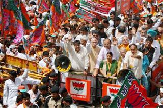 Modi tsunami, Nitish, Lalu, Soren, Marandi clean! | मोदी त्सुनामीत नितीश, लालू, सोरेन, मरांडी साफ! Modi tsunami, Nitish, Lalu, Soren, Marandi clean! | मोदी त्सुनामीत नितीश, लालू, सोरेन, मरांडी साफ!