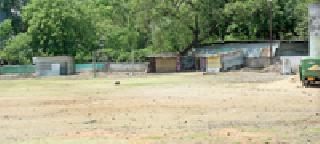 Encroachment breaks in open spaces | मोकळी मैदाने संकटात अतिक्रमणाचा विळखा Encroachment breaks in open spaces | मोकळी मैदाने संकटात अतिक्रमणाचा विळखा