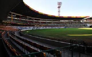 Mumbai will choke ... Final in Bangalore! | मुंबईला ठेंगा... फायनल बंगलोरमध्येच !
