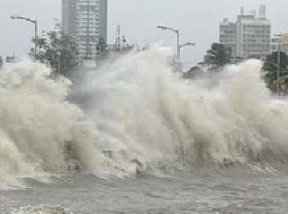 The waves would be dangerous | लाटा धोक्याच्या ठरणार