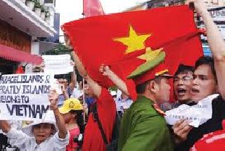 China broke political relations with Vietnam | चीनने व्हिएतनामशी राजनैतिक संबंध तोडले