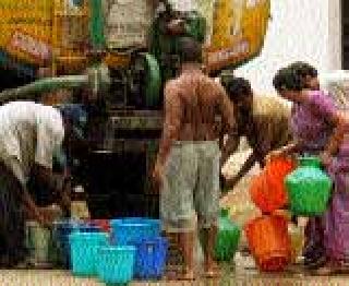 Water by 56 tankers in 51 villages, 9 wards | ५१ गावे, ९ वाड्यांत ५६ टँकरद्वारे पाणी