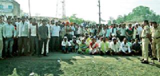 Stop the route on the Nagpur-Jabalpur highway | नागपूर-जबलपूर महामार्गावर रास्ता रोको Stop the route on the Nagpur-Jabalpur highway | नागपूर-जबलपूर महामार्गावर रास्ता रोको