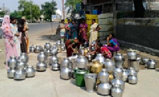 Great problem of water in Badnera | बडनेर्यात पाण्याची भीषण समस्या Great problem of water in Badnera | बडनेर्यात पाण्याची भीषण समस्या