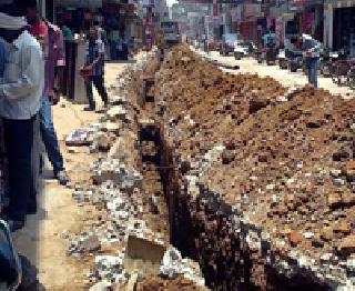 Another 50km road digging rest | अजून ५० किलोमीटर रस्त्याचे खोदकाम बाकी Another 50km road digging rest | अजून ५० किलोमीटर रस्त्याचे खोदकाम बाकी