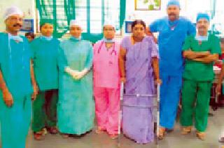 Artificial capillary surgery for the first time in the general hospital | सामान्य रुग्णालयात प्रथमच कृत्रिम सांधारोपण शस्त्रक्रिया Artificial capillary surgery for the first time in the general hospital | सामान्य रुग्णालयात प्रथमच कृत्रिम सांधारोपण शस्त्रक्रिया