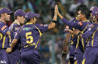 KKR lead fifth straight win | केकेआरचा सलग पाचवा विजय KKR lead fifth straight win | केकेआरचा सलग पाचवा विजय