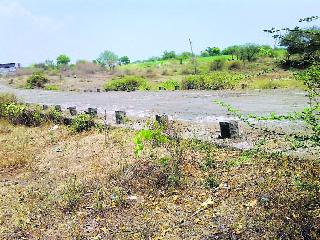 Demand for raising the height of the river bridge | नदीवरील पुलाची उंची वाढविण्याची मागणी Demand for raising the height of the river bridge | नदीवरील पुलाची उंची वाढविण्याची मागणी