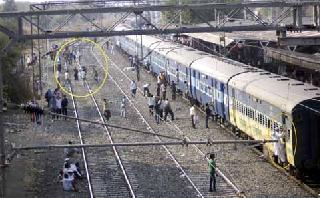 If you miss the journey, then life will be lost | प्रवासात चुकाल तर जीवनाला मुकाल If you miss the journey, then life will be lost | प्रवासात चुकाल तर जीवनाला मुकाल