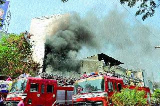 Fire brigade broke open | अग्निशमन विभागाचे पितळ पडले उघडे Fire brigade broke open | अग्निशमन विभागाचे पितळ पडले उघडे