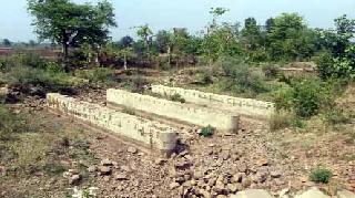 The works of two bridges are partially underway | दोन पुलांची कामे अर्धवट अवस्थेत The works of two bridges are partially underway | दोन पुलांची कामे अर्धवट अवस्थेत
