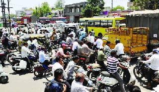 The traffic was twelve. | वाहतुकीचे वाजले बारा....