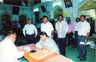 Taxpayers of the tax recoveries | कर वसुलीसाठी अधिकार्यांची किरकिर Taxpayers of the tax recoveries | कर वसुलीसाठी अधिकार्यांची किरकिर