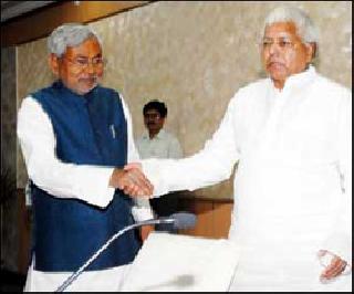 Nitish and Lalu neighbors-neighbors | नितीश आणि लालू शेजारी-शेजारी Nitish and Lalu neighbors-neighbors | नितीश आणि लालू शेजारी-शेजारी