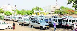 Parallel road became the bottom of the vehicles! | समांतर रस्ता बनला वाहनांचा तळ ! Parallel road became the bottom of the vehicles! | समांतर रस्ता बनला वाहनांचा तळ !