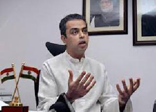 Deora's criticism of Congress in Mohalla | देवरांच्या टीकेने काँग्रेसमध्ये चर्चेचे मोहोळ Deora's criticism of Congress in Mohalla | देवरांच्या टीकेने काँग्रेसमध्ये चर्चेचे मोहोळ