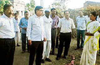 Night in the tribal village of CEOs | सीईओंनी आदिवासी गावात घालविली रात्र Night in the tribal village of CEOs | सीईओंनी आदिवासी गावात घालविली रात्र