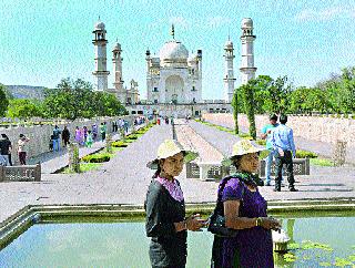 Tourism industry's momentum | पर्यटन उद्योगाची लागली वाट Tourism industry's momentum | पर्यटन उद्योगाची लागली वाट