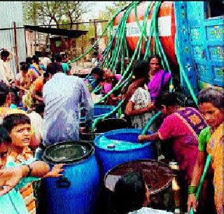 Tankers in the scheme implemented | योजना राबविलेल्या गावांतही टॅँकर Tankers in the scheme implemented | योजना राबविलेल्या गावांतही टॅँकर