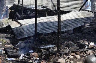 Fire at two houses in Andor | अणदूर येथे दोन घरांना आग