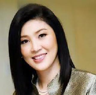 Shinawatra bans with colleagues | सहकार्यांसह शिनवात्रा बंदीवासात Shinawatra bans with colleagues | सहकार्यांसह शिनवात्रा बंदीवासात