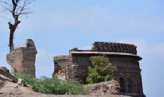 Historical architecture on the way to extinction! | ऐतिहासिक वास्तू नामशेष होण्याच्या मार्गावर!