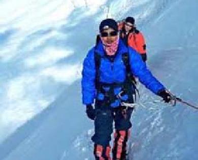 13 years of full-scale Everest | १३ वर्षांच्या पूर्णाची एव्हरेस्टला गवसणी 13 years of full-scale Everest | १३ वर्षांच्या पूर्णाची एव्हरेस्टला गवसणी