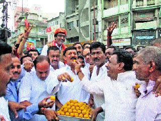 Greetings of 'Namo' in Solapur! | सोलापुरात ‘नमो’ चा आनंदोत्सव !