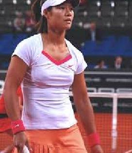 Lee lost in the first round | ली ना पहिल्या फेरीत झाली पराभूत Lee lost in the first round | ली ना पहिल्या फेरीत झाली पराभूत