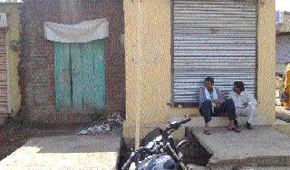 Traders stop at the ground | भूम येथे व्यापार्‍यांचा बंद