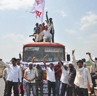 Strike in Pant ST | पंर एसटीमध्येच प्रहारचा ठिय्या