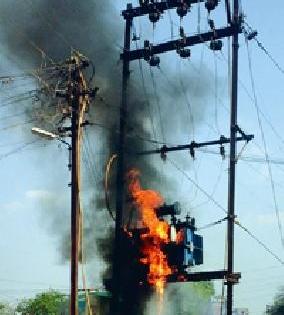 Transformer fire .. | ट्रान्सफार्मरला आग.. Transformer fire .. | ट्रान्सफार्मरला आग..
