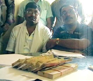 Five accused in international gang jerband | आंतरराष्ट्रीय टोळीतील पाच आरोपी जेरबंद Five accused in international gang jerband | आंतरराष्ट्रीय टोळीतील पाच आरोपी जेरबंद