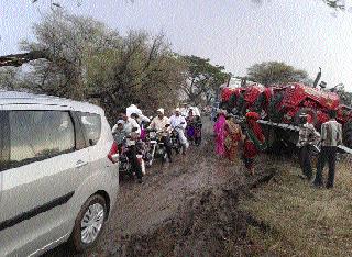 Rain on third day with windy winds | वादळी वार्‍यासह तिसर्‍या दिवशीही पाऊस