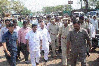 Break down illegal businesses in the district | जिल्ह्यातील अवैध धंदे मोडून काढा