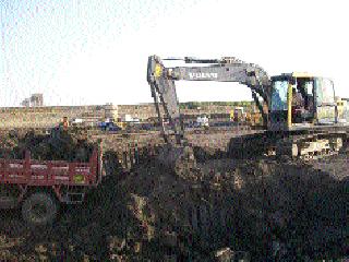 Lump of sludge in the Bhakarwadi through people's participation | लोकसहभागातून भाकरवाडीत गाळ उपसा
