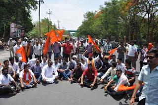 Chhatrapati resignation's deflation in Akolat | छत्रपतींच्या अवमानाचे अकोल्यात पडसाद