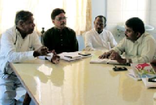 Positive discussions to combat Jhansi Nagar | झाशीनगरचा गुंता सोडविण्यासाठी सकारात्मक चर्चा Positive discussions to combat Jhansi Nagar | झाशीनगरचा गुंता सोडविण्यासाठी सकारात्मक चर्चा