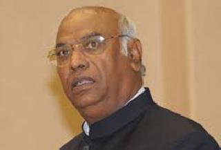 Mallikarjun Kharge, Congress leader in the Lok Sabha | मल्लिकाजरुन खर्गे काँग्रेसचे लोकसभेतील गटनेते Mallikarjun Kharge, Congress leader in the Lok Sabha | मल्लिकाजरुन खर्गे काँग्रेसचे लोकसभेतील गटनेते