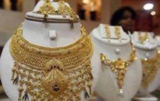 Profit hit by bullion market | सराफा बाजाराला नफेखोरीचा फटका Profit hit by bullion market | सराफा बाजाराला नफेखोरीचा फटका