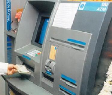 Money laundering at the ATM; Five million stolen | एटीएममध्ये पैसे भरणार्याचा प्रताप; पाच लाख चोरले Money laundering at the ATM; Five million stolen | एटीएममध्ये पैसे भरणार्याचा प्रताप; पाच लाख चोरले