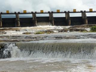 When the water from the damaged water came to power, | धरणातले पाणी संपल्यावर पालिकेस आली जाग