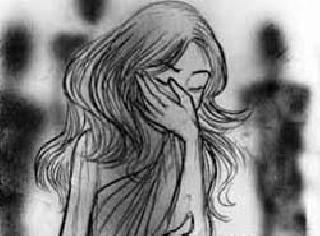 A bullet shot on the woman's head protesting against rape | बलात्कारास विरोध करणा-या महिलेच्या डोक्यात घातली गोळी