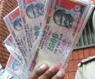 Three arrested with counterfeit notes | बनावट नोटांसह तिघांना अटक