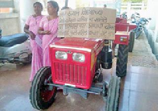 Seven months to 17 without tractor passing | सात महिन्यांपासून १७ ट्रॅक्टर पासिंगविना Seven months to 17 without tractor passing | सात महिन्यांपासून १७ ट्रॅक्टर पासिंगविना