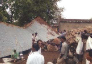 203 villages in the district are in the dark | जिल्ह्यातील २०३ गावे अंधारात 203 villages in the district are in the dark | जिल्ह्यातील २०३ गावे अंधारात