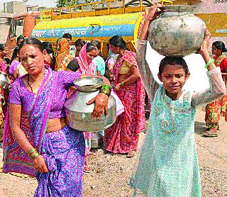Whose leave for water, then whose 'half day' | पाण्यासाठी कोणाची रजा, तर कोणाचा ‘हाफ डे’